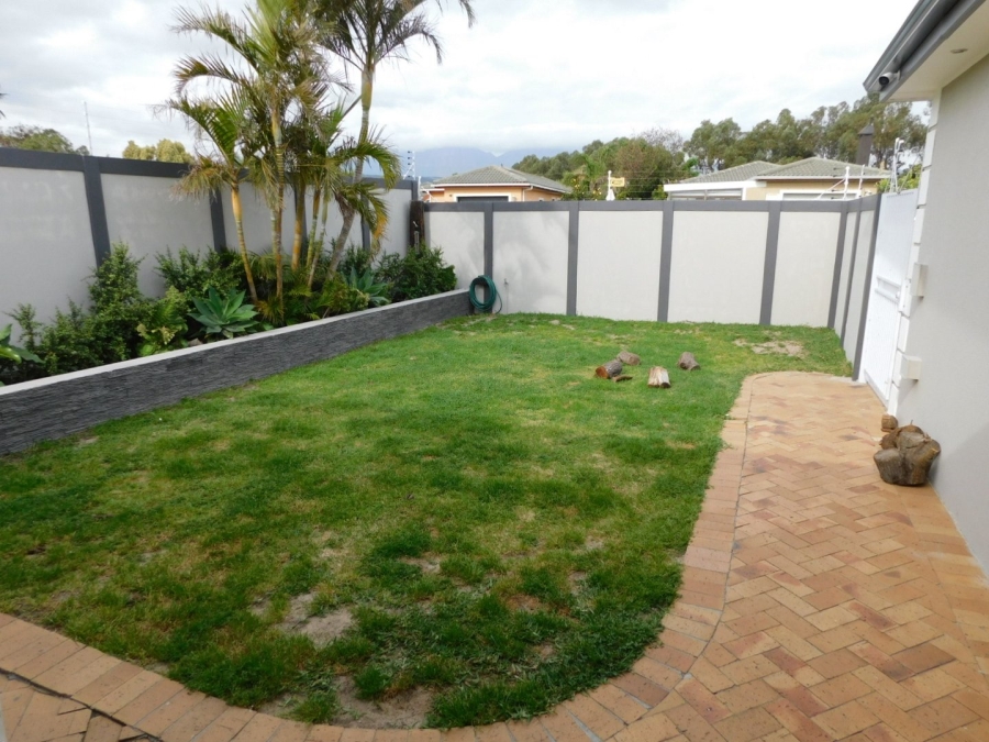 4 Bedroom Property for Sale in Twin Palms Western Cape